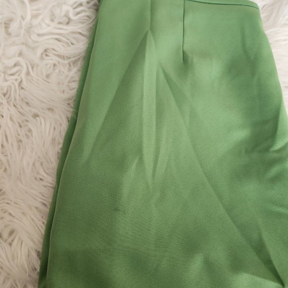 Green and White Skirt Set - Picture 12 of 16